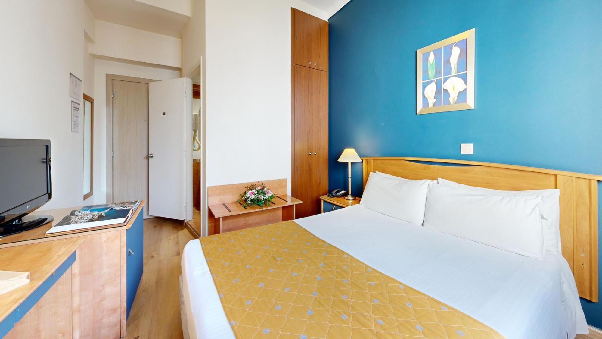 Small Double Room,1544129464:JPEG