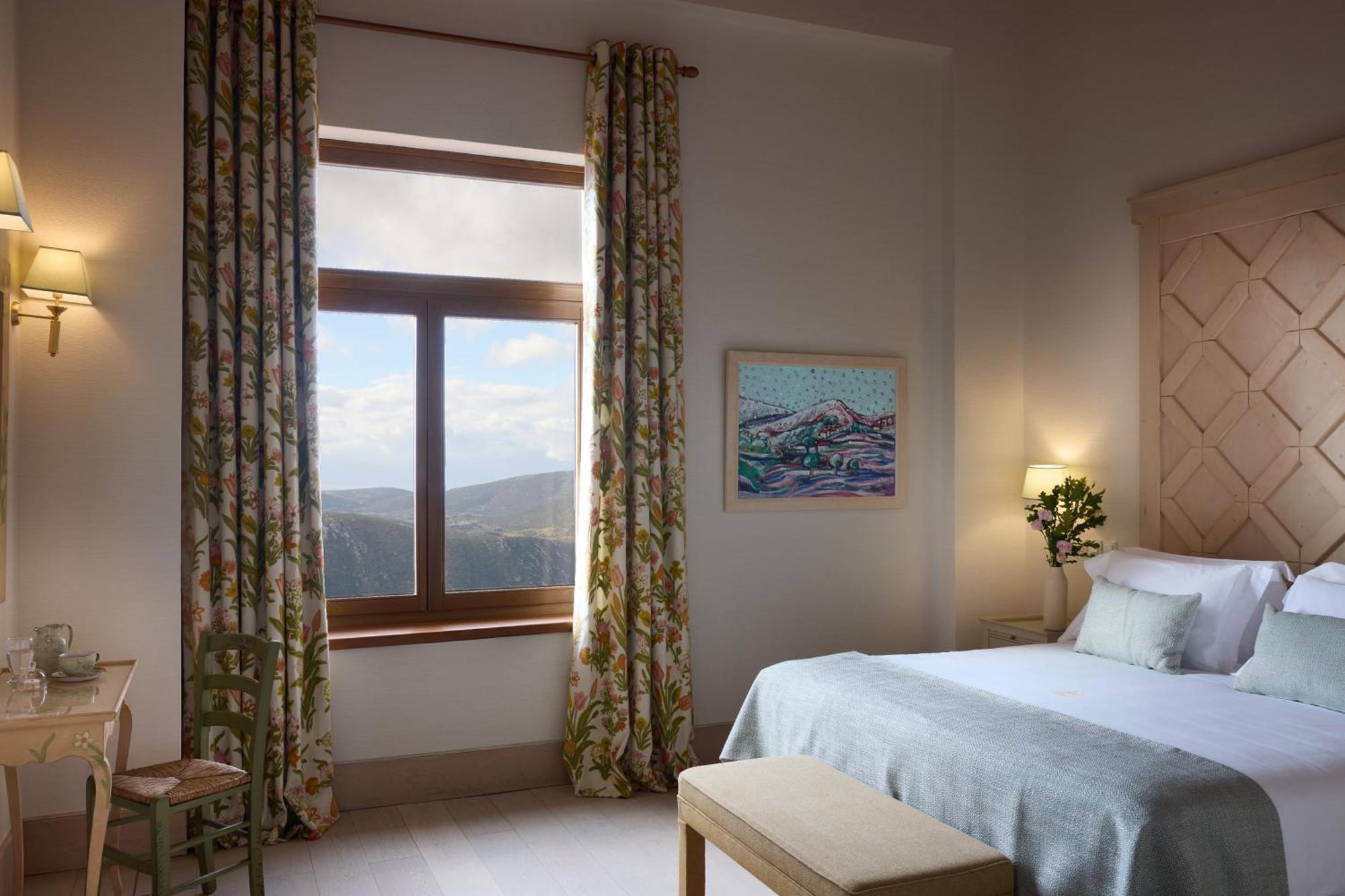 Deluxe Suite Mountain View