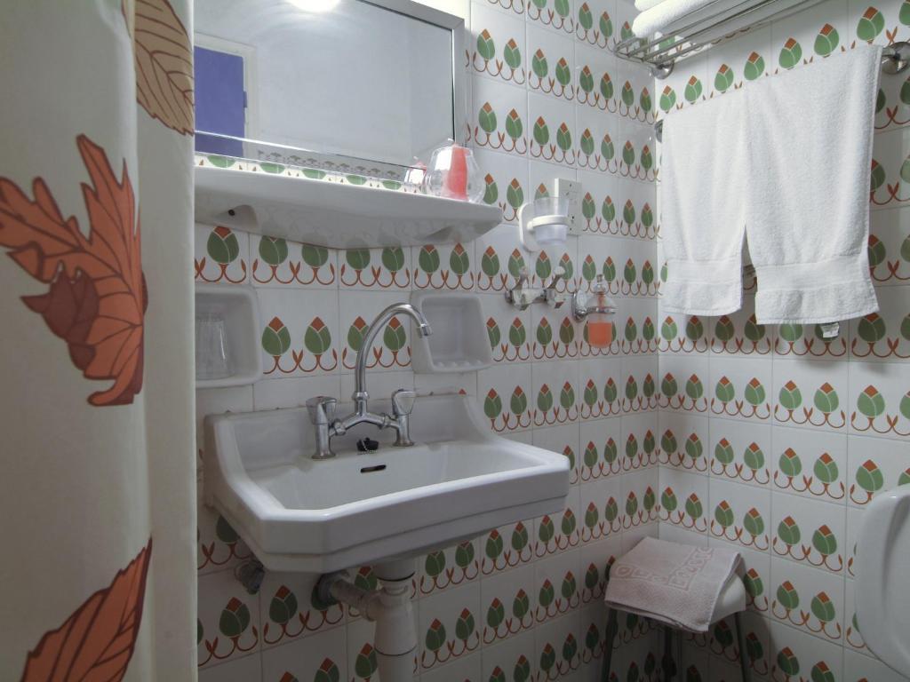 Family Room,158111217:JPEG
