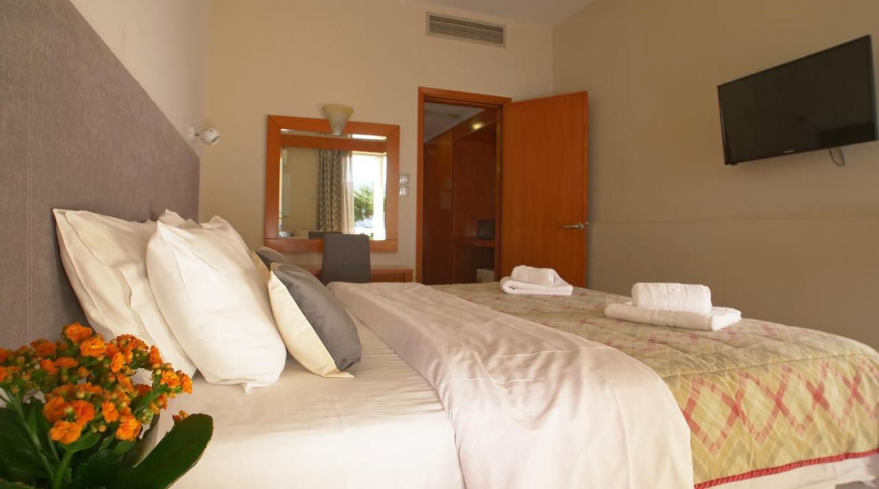Double or Twin Room Sea View