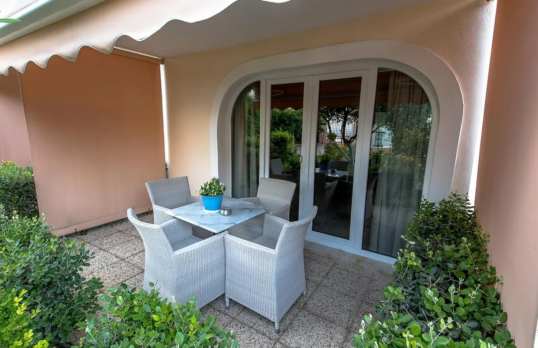 Over Sea Rooms & Villas-1