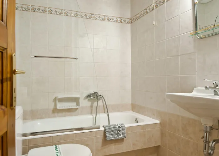 Delphi Dog Friendly Lodging and Hotels