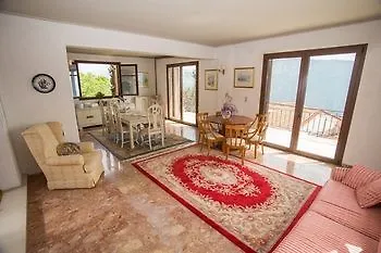 Historic Villa Delfos