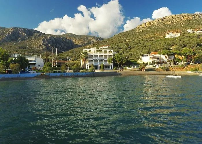 Ξενοδοχεία σε Αντίκυρα